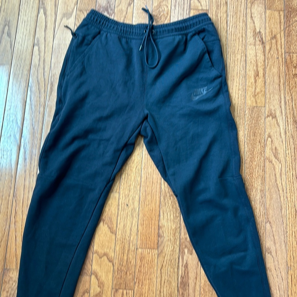 Nike- Sweatpants